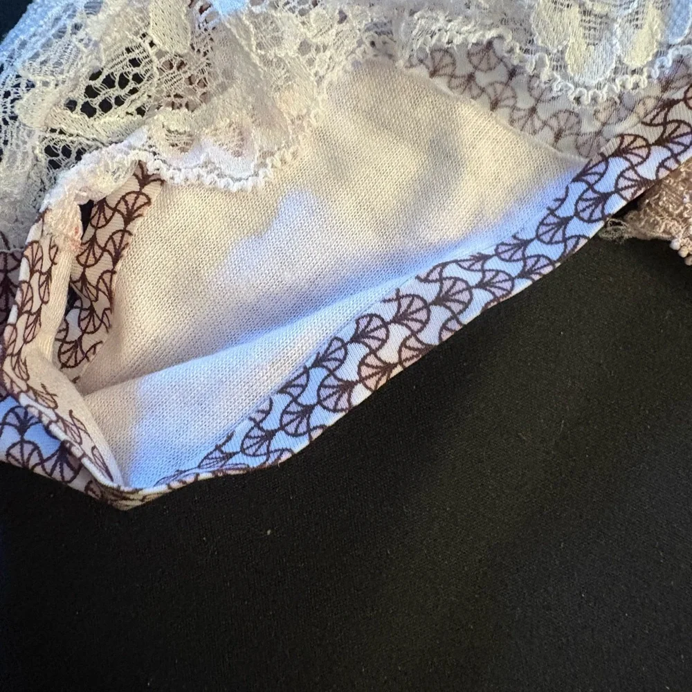 Women's Marilyn Monroe pink and patterned 2 piece lace back panty set in size XL